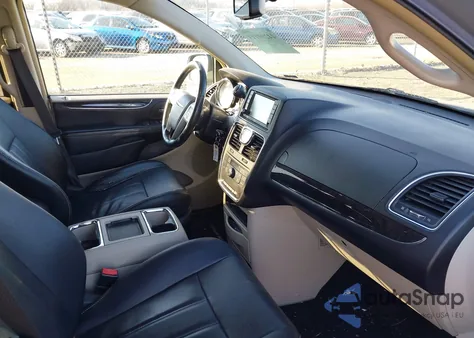 2014 Chrysler Town & Country Touring z USA, uszkodzony, nr VIN 2C4RC1BG5ER293731